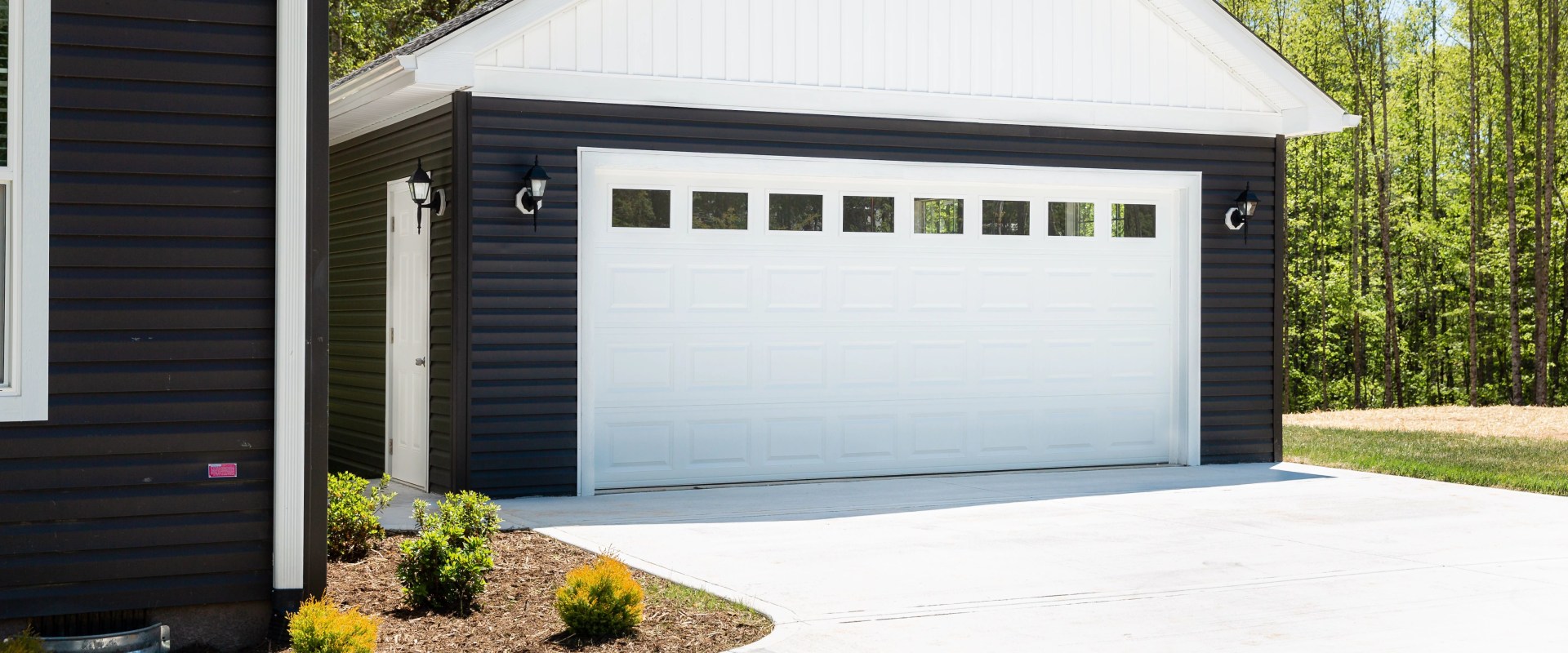 Seamless Integration: How Garage Doors Enhance Manufactured Home Construction In Winchester, KY